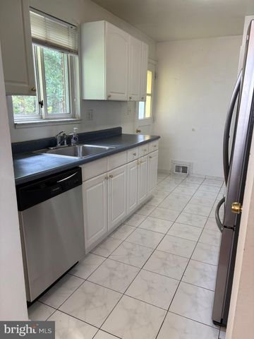 7425 MARC DR, Falls Church, VA 22042