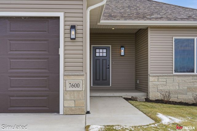 7601 Gulls Way, Lincoln, NE 68514