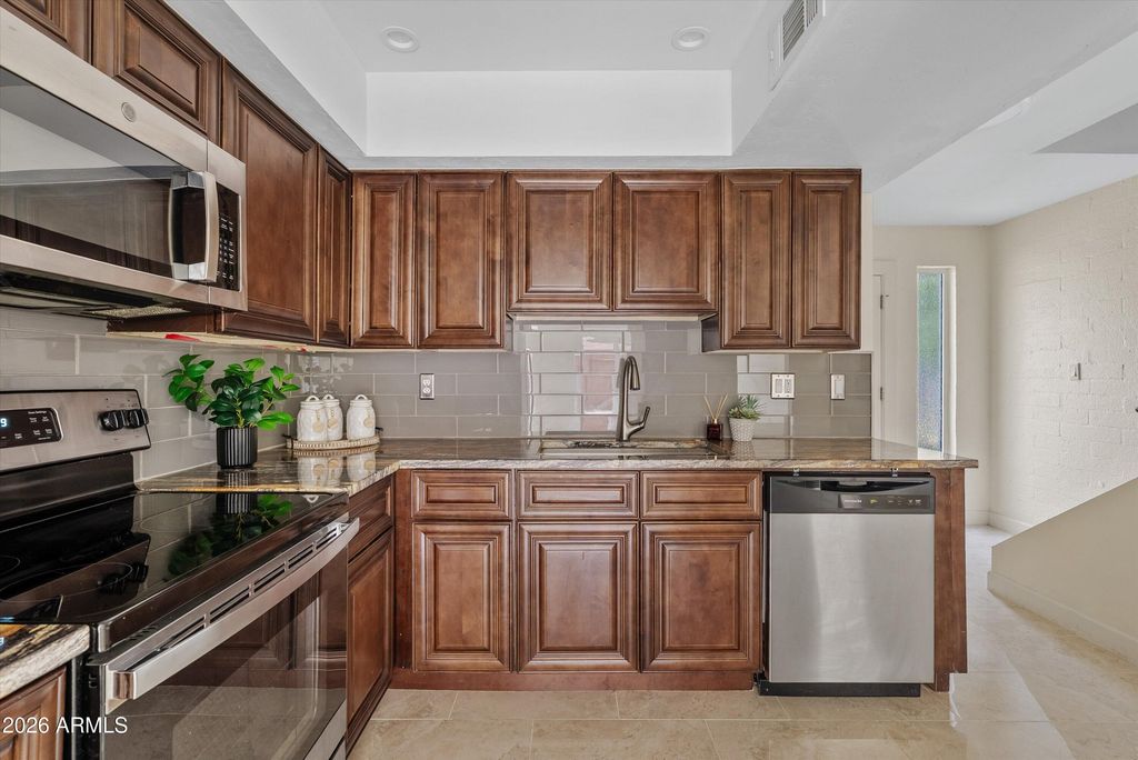 3702 E MONTEROSA Street 2, Phoenix, AZ 85018 — photo 5