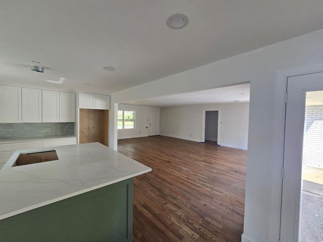 7727 Fairdale Lane, Houston, TX 77063