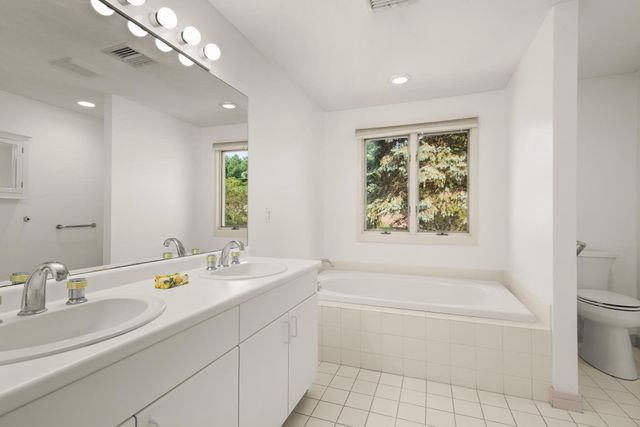 34 Cortland Dr 34, Sharon, MA 02067