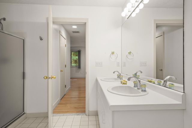 34 Cortland Dr 34, Sharon, MA 02067
