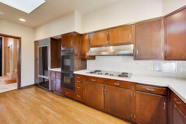 754 Woodridge Lane, Glencoe, IL 60022