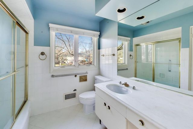 754 Woodridge Lane, Glencoe, IL 60022