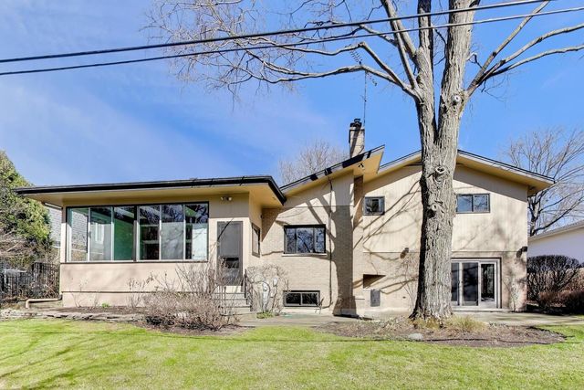 754 Woodridge Lane, Glencoe, IL 60022