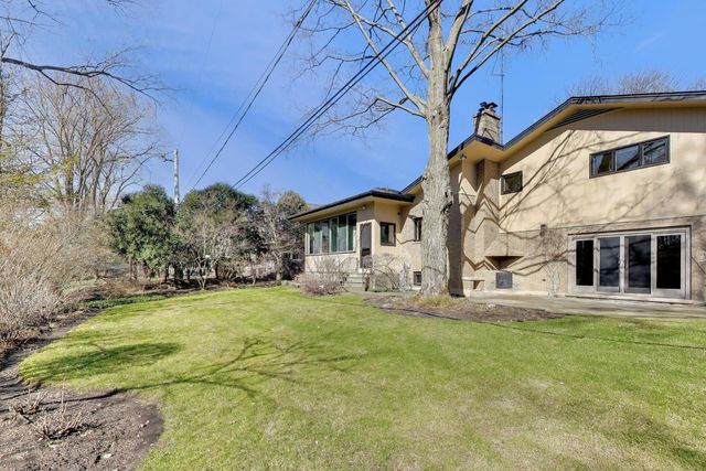 754 Woodridge Lane, Glencoe, IL 60022