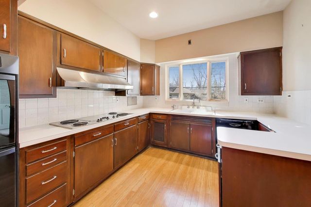 754 Woodridge Lane, Glencoe, IL 60022