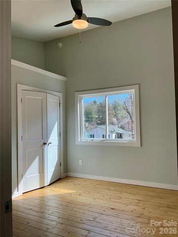 12 Center Street, Asheville, NC 28803