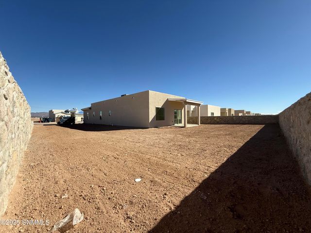 7935 San Eduardo Street, Las Cruces, NM 88012