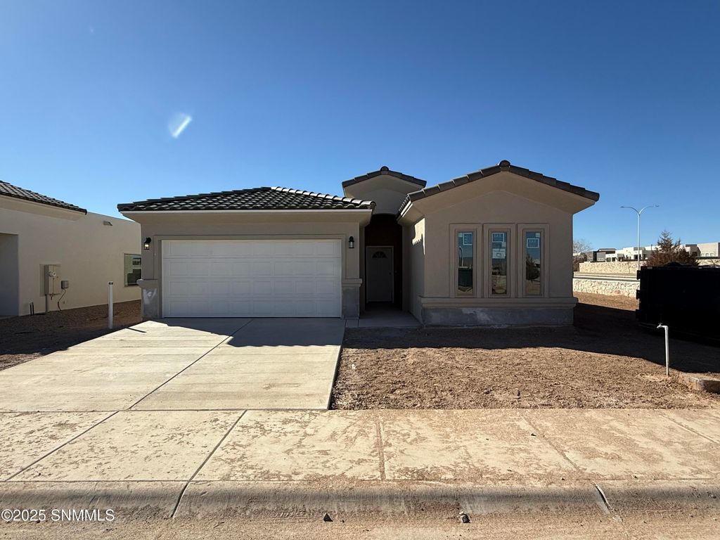 7935 San Eduardo Street, Las Cruces, NM 88012