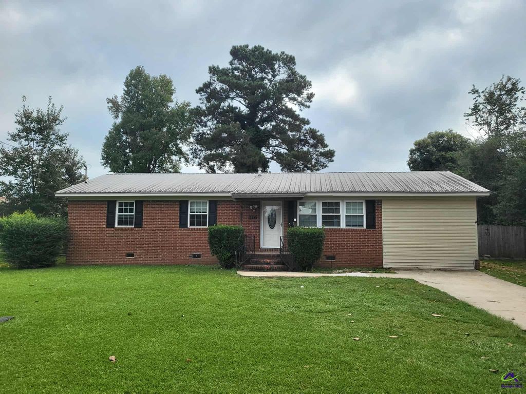 116 Lake Drive, Warner Robins, GA 31088