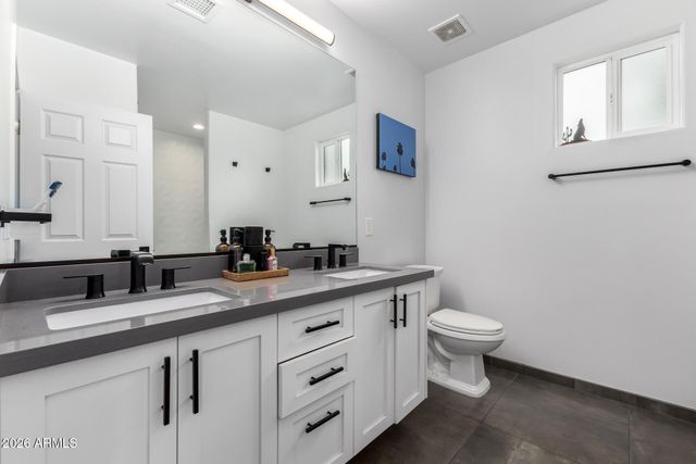 4901 E VIRGINIA Avenue, Phoenix, AZ 85008