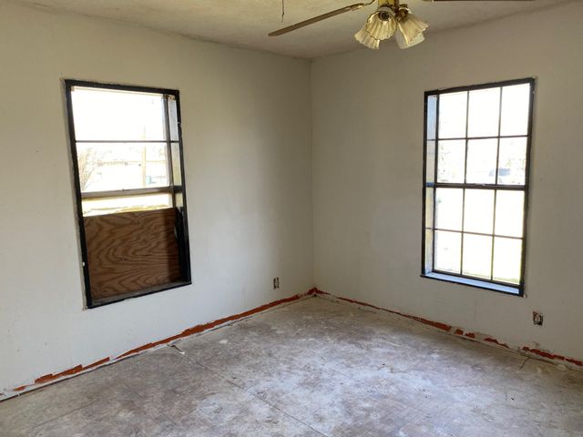 501 S Clay Street, Henrietta, TX 76365