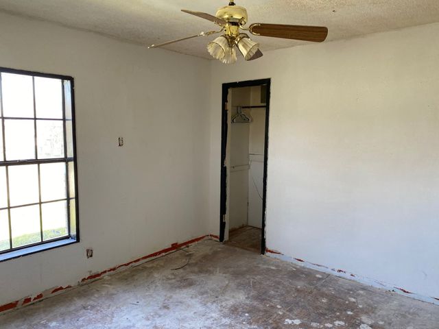 501 S Clay Street, Henrietta, TX 76365