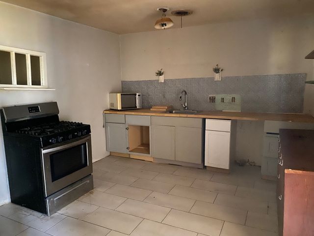501 S Clay Street, Henrietta, TX 76365