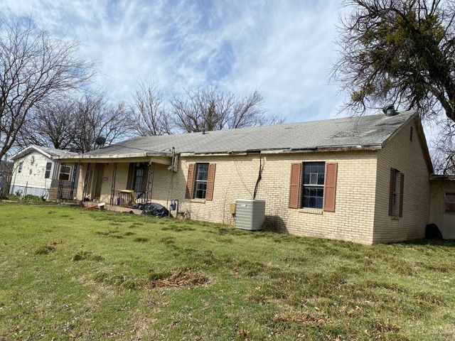 501 S Clay Street, Henrietta, TX 76365
