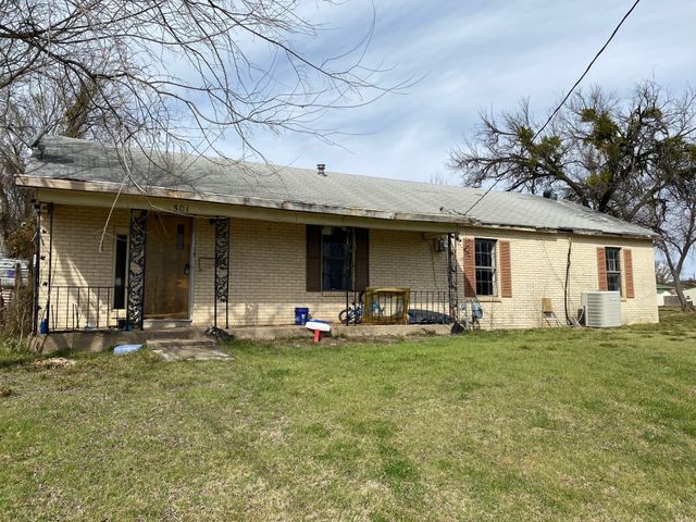 501 S Clay Street, Henrietta, TX 76365