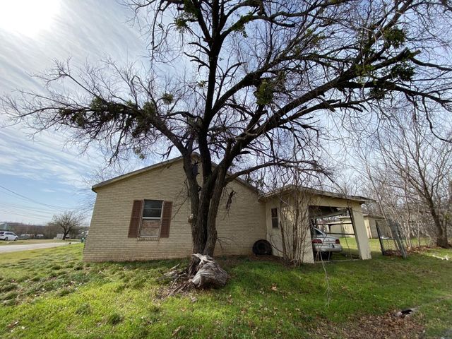 501 S Clay Street, Henrietta, TX 76365