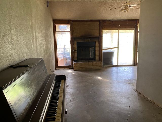 501 S Clay Street, Henrietta, TX 76365