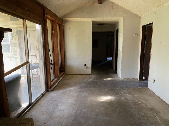 501 S Clay Street, Henrietta, TX 76365