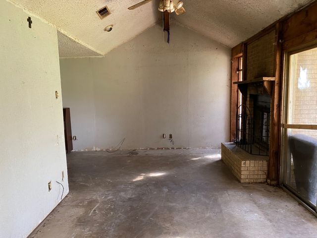 501 S Clay Street, Henrietta, TX 76365