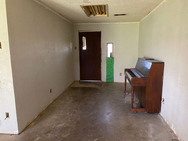 501 S Clay Street, Henrietta, TX 76365