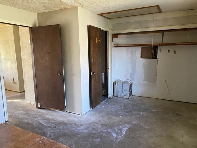 501 S Clay Street, Henrietta, TX 76365