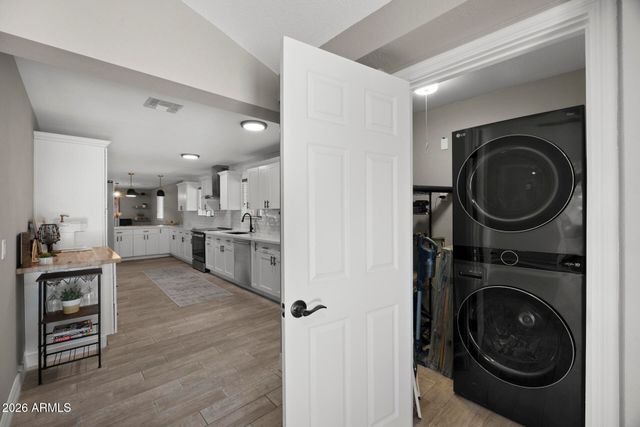 2609 N 28TH Street, Phoenix, AZ 85008