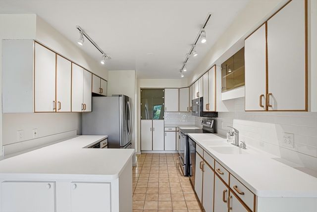 74 S Quinsigamond Ave 2, Shrewsbury, MA 01545