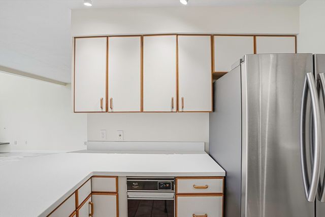 74 S Quinsigamond Ave 2, Shrewsbury, MA 01545
