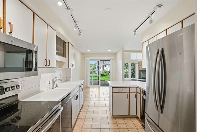 74 S Quinsigamond Ave 2, Shrewsbury, MA 01545