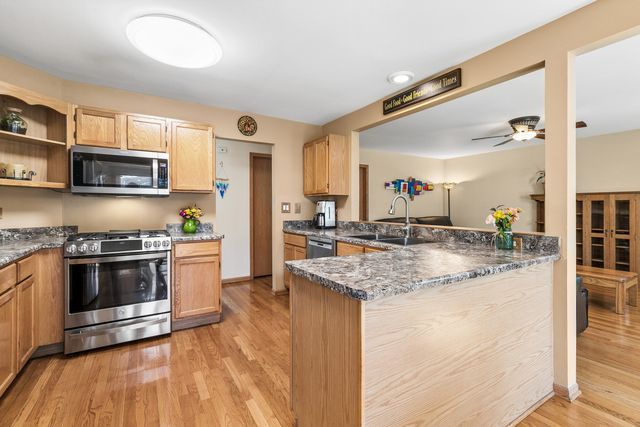 225 E Brittany Lane, Hainesville, IL 60030
