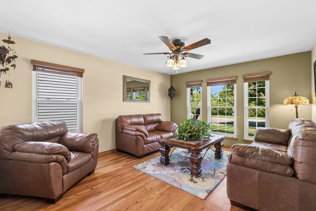 225 E Brittany Lane, Hainesville, IL 60030