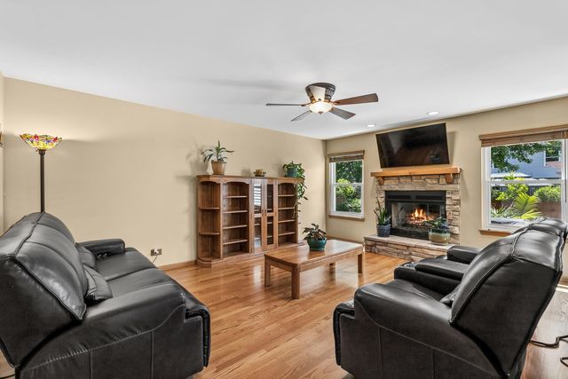 225 E Brittany Lane, Hainesville, IL 60030