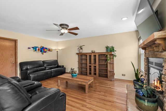 225 E Brittany Lane, Hainesville, IL 60030