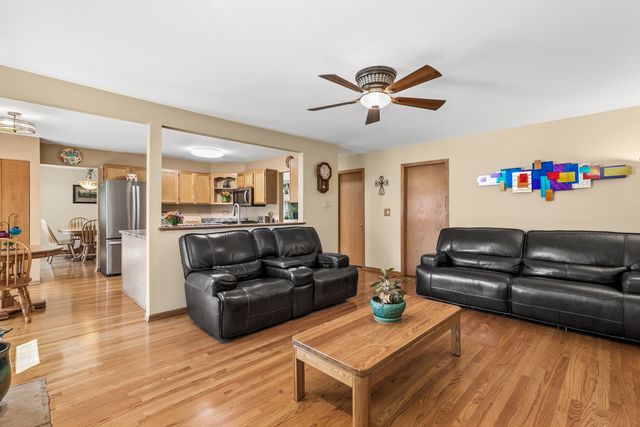 225 E Brittany Lane, Hainesville, IL 60030