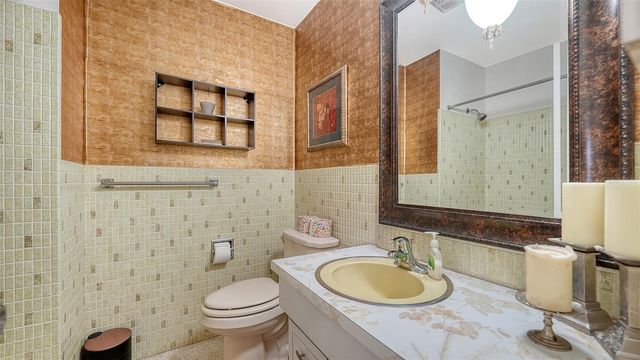 2436 BREAKWATER CIRCLE, Sarasota, FL 34231