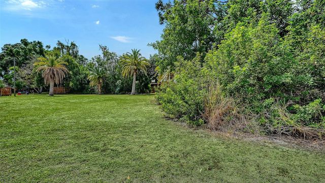 2436 BREAKWATER CIRCLE, Sarasota, FL 34231