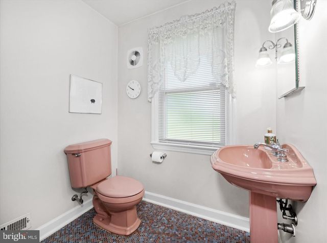 607 LINDSEY ROAD, Wilmington, DE 19809
