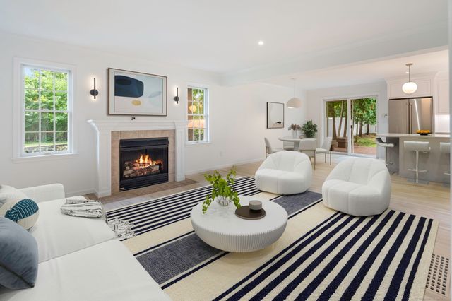 10 Holly Cove Circle, Stamford, CT 06902