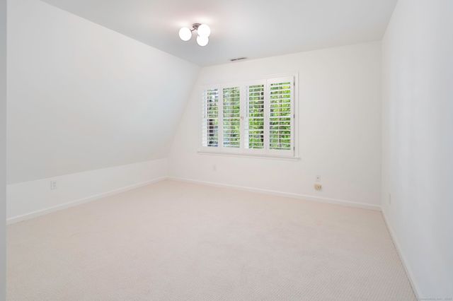 10 Holly Cove Circle, Stamford, CT 06902