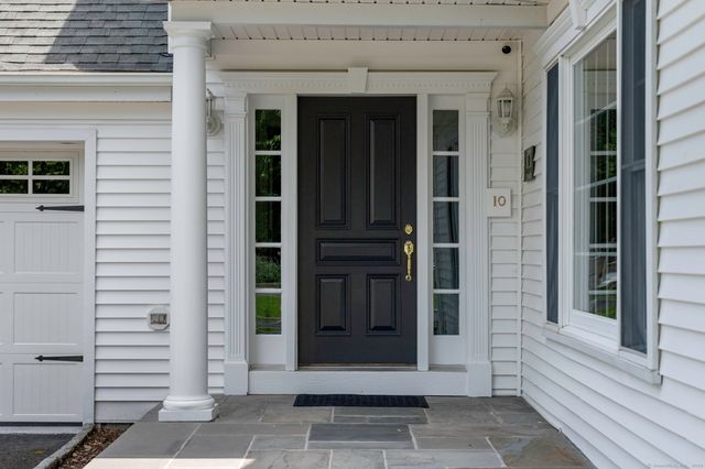 10 Holly Cove Circle, Stamford, CT 06902