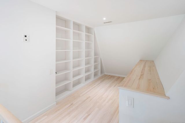 10 Holly Cove Circle, Stamford, CT 06902