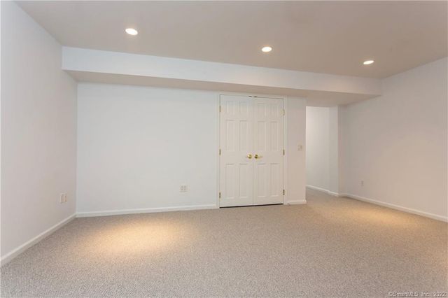 10 Holly Cove Circle, Stamford, CT 06902