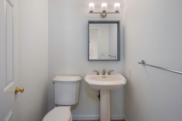 10 Holly Cove Circle, Stamford, CT 06902