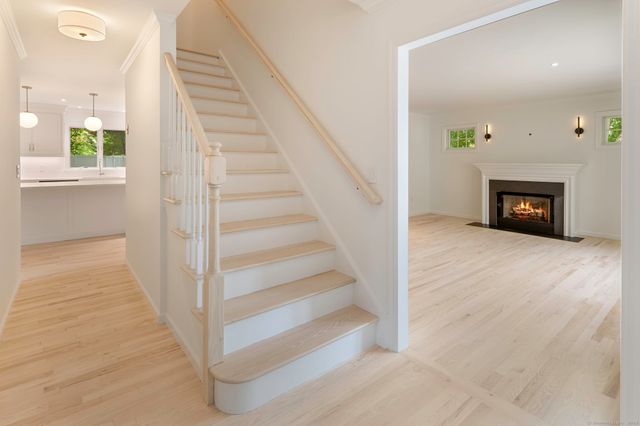 10 Holly Cove Circle, Stamford, CT 06902