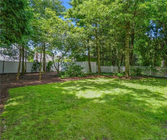 10 Holly Cove Circle, Stamford, CT 06902