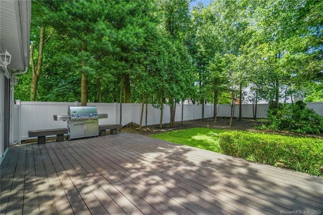 10 Holly Cove Circle, Stamford, CT 06902