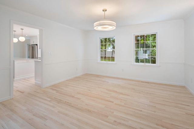10 Holly Cove Circle, Stamford, CT 06902