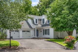 10 Holly Cove Circle, Stamford, CT 06902